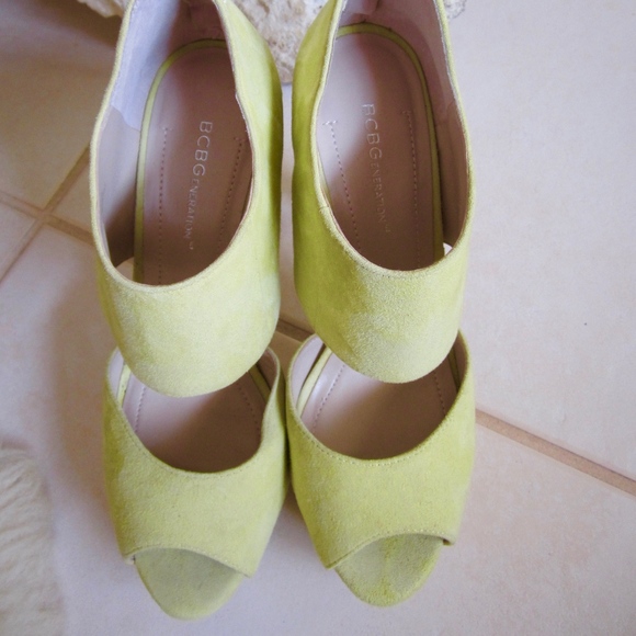 BCBG Lime Green Suede Open Toe Platform Heel - Picture 5 of 5